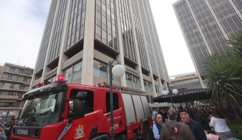 Φωτιά ξέσπασε σε υπόγειο πάρκινγκ του Πύργου Αθηνών – Άμεσα εκκενώθηκαν γραφεία