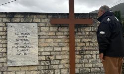 Ο Κώστας Καραμανλής απέτισε φόρο τιμής στα μνημεία πεσόντων Ελλήνων στη Βόρεια Ήπειρο