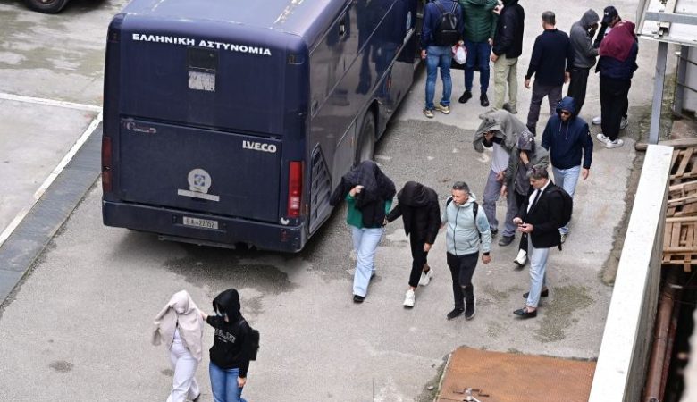 ΟΠΕΚΕΠΕ: Συνεχίζονται οι απολογίες των συλληφθέντων – «Είχα εμπιστευτεί τους κωδικούς taxisnet σε κάποιον απο τους συγκατηγορουμένους μου»