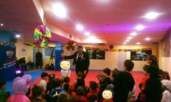 Ανιματέρ και κλόουν που γεμίζουν χαμόγελα