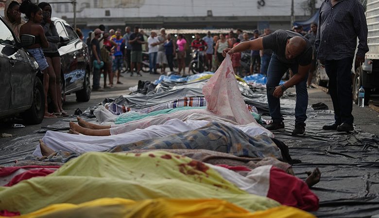 Βραζιλία: Εικόνες σοκ με τα πτώματα τουλάχιστον 40 ανθρώπων να κείτονται σε δρόμο του Ρίο ντε Τζανέιρο