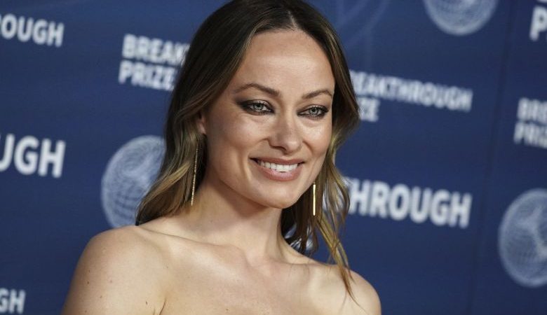 Η Ολίβια Γουάιλντ στην ταινία «Behemoth!» με πρωταγωνιστή τον Πέδρο Πασκάλ