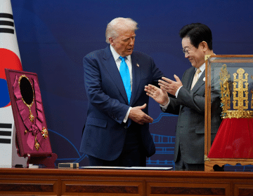 Ο Τραμπ στη Νότια Κορέα: Δεσμεύθηκε να μειώσει την ένταση μεταξύ των Κορέων