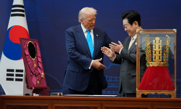 Ο Τραμπ στη Νότια Κορέα: Δεσμεύθηκε να μειώσει την ένταση μεταξύ των Κορέων