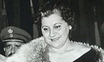 Ανήμερα της 28ης Οκτωβρίου, τιμήθηκε η Σοφία Βέμπο στο σημείο που πρωτοτραγούδησε, στη Θεσσαλονίκη