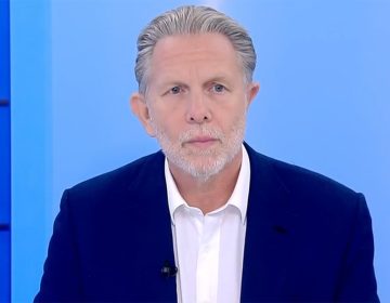 Γερουλάνος: Ίσως ήταν λάθος η άδεια καρέκλα στην κηδεία Σαββόπουλου, το ΠΑΣΟΚ όμως ήταν εκεί