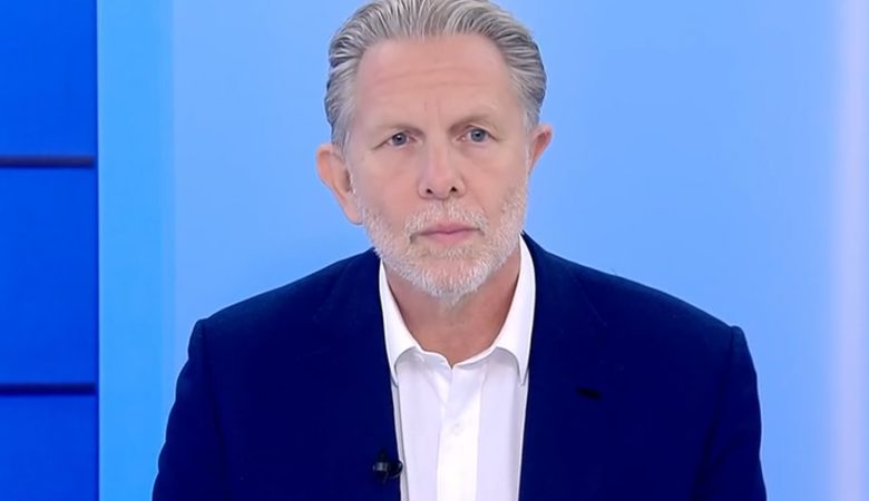 Γερουλάνος: Ίσως ήταν λάθος η άδεια καρέκλα στην κηδεία Σαββόπουλου, το ΠΑΣΟΚ όμως ήταν εκεί