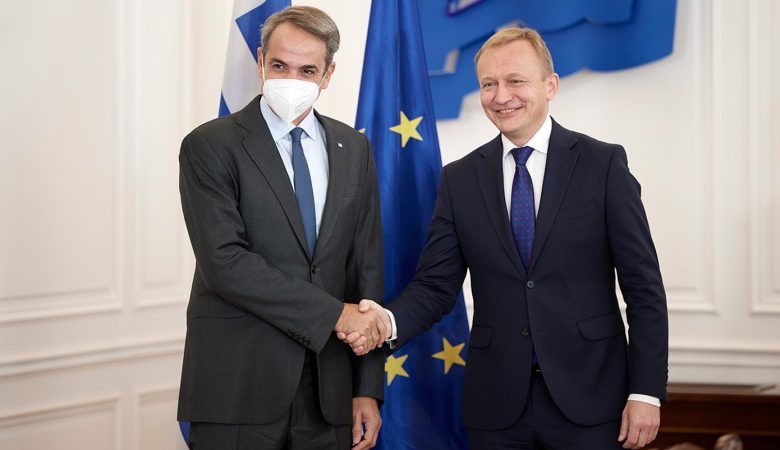 Την ανάγκη δημιουργίας ενός χρηματοδοτικού εργαλείου για την ενίσχυση αμυντικών προγραμμάτων τόνισε ο Μητσοτάκης στον Ευρωπαίο Επίτροπο