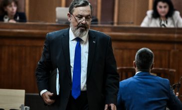 Δίκη Χρυσής Αυγής: «Αδυνατώ να καταλάβω γιατί είμαι κατηγορούμενος» είπε ο Χρήστος Παππάς – «Έμεινα φυλακή γιατί “έκοβα” ψήφους στον Σαμαρά»