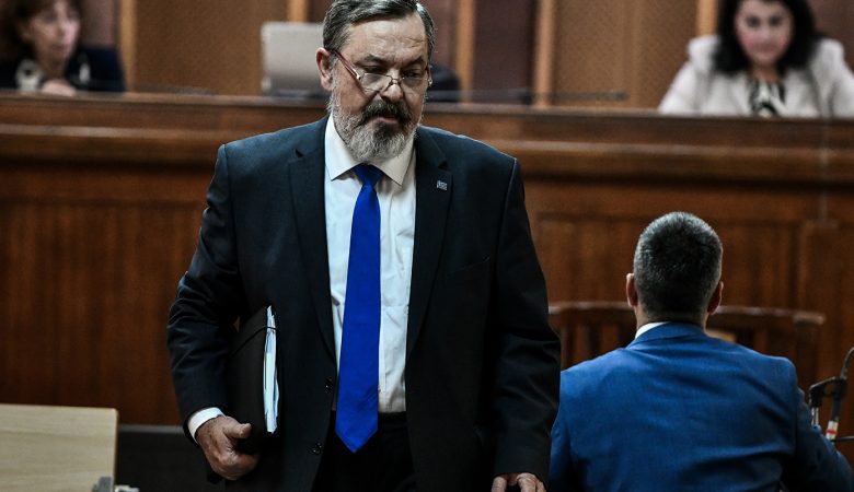 Δίκη Χρυσής Αυγής: «Αδυνατώ να καταλάβω γιατί είμαι κατηγορούμενος» είπε ο Χρήστος Παππάς – «Έμεινα φυλακή γιατί “έκοβα” ψήφους στον Σαμαρά»