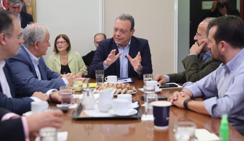 Φάμελλος: Μια ισχυρή δημοκρατία θέλει και ισχυρούς δήμους και ισχυρή κοινωνία – Η κυβέρνηση επιτίθεται στην αυτοδιοίκηση