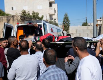 Το Ισραήλ παρέδωσε στη Γάζα 30 σορούς Παλαιστινίων σε αντάλλαγμα με τα λείψανα δύο ομήρων