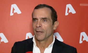 Κωνσταντίνος Μαρκουλάκης: Πολλές φορές στον δρόμο με φωνάζουν «γιατρέ»