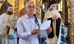 Διευθυντής σχολείου «τα άκουσε» από Μητροπολίτη για την αμφίεση του: «Με τα πουκάμισα έξω ήρθες να βγάλεις λόγο τέτοια ημέρα στην εκκλησία»