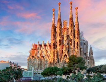 Η Σαγράδα Φαμίλια στη Βαρκελώνη είναι η ψηλότερη εκκλησία στον κόσμο με ύψος 162,91 μέτρα