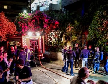 Η φωτιά «έκρυβε» μια οικογενειακή τραγωδία στο Μασταμπά Ηρακλείου – Οι πυροσβέστες βρήκαν νεκρούς μητέρα και γιο, ο άλλος γιος πήδηξε στο κενό