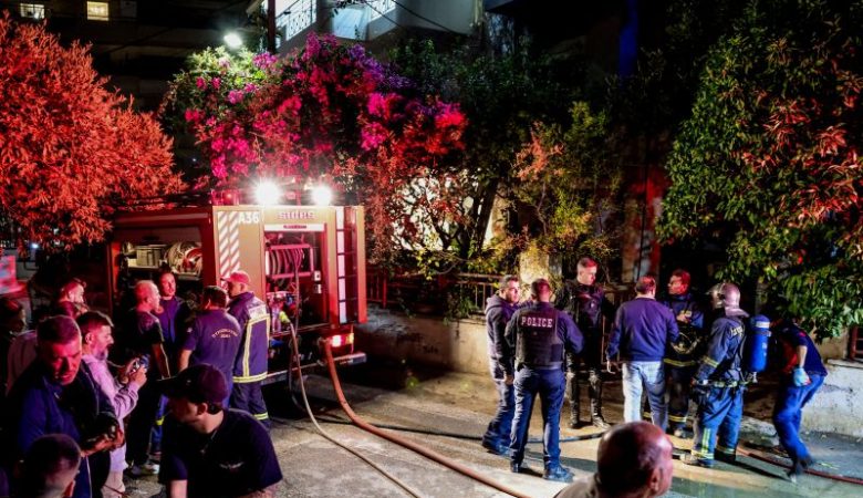 Η φωτιά «έκρυβε» μια οικογενειακή τραγωδία στο Μασταμπά Ηρακλείου – Οι πυροσβέστες βρήκαν νεκρούς μητέρα και γιο, ο άλλος γιος πήδηξε στο κενό