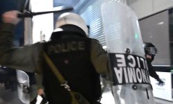 Διατάχθηκε ΕΔΕ για το ξύλο των ΜΑΤ σε θαμώνες καταστημάτων στα Εξάρχεια