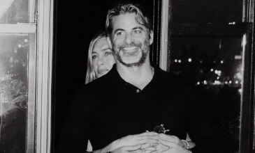 Η Τζένιφερ Άνιστον επιβεβαίωσε τη σχέση της με τον διάσημο υπνοθεραπευτή Τζιμ Κέρτις