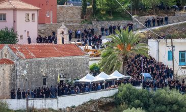 Θρήνος και σπαραγμός στην κηδεία του 39χρονου στα Βορίζια: «Φάνη μου, Φάνη μου» ούρλιαζε η χήρα – Δείτε εικόνες