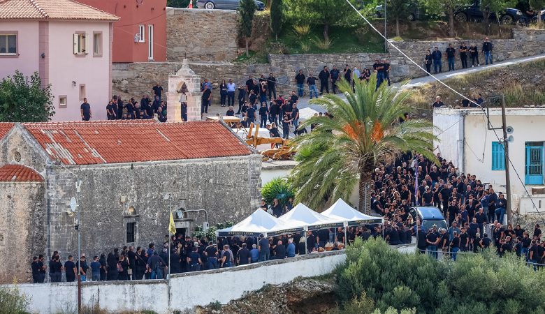 «Εγώ βρήκα την αδερφή μου πεσμένη στον δρόμο», συγκλονίζει ο αδερφός της 56χρονης που σκοτώθηκε στα Βορίζια