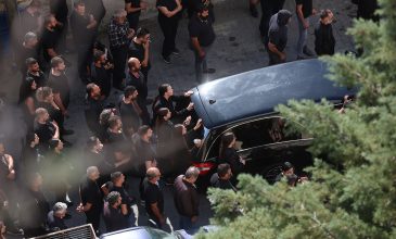 Μακελειό στα Βορίζια: «Του έστησαν ενέδρα και τον σκότωσαν εν ψυχρώ – Απαιτώ να φύγουν από το χωριό» ξεσπά η μητέρα του Φανούρη Καργάκη