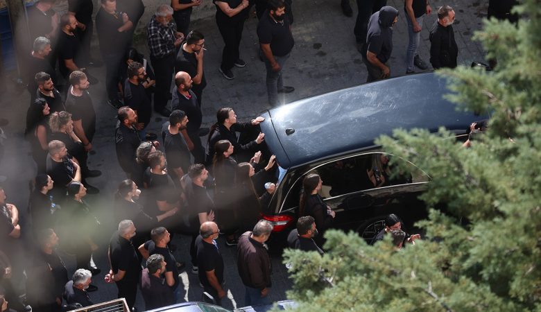 Μακελειό στα Βορίζια: «Του έστησαν ενέδρα και τον σκότωσαν εν ψυχρώ – Απαιτώ να φύγουν από το χωριό» ξεσπά η μητέρα του Φανούρη Καργάκη