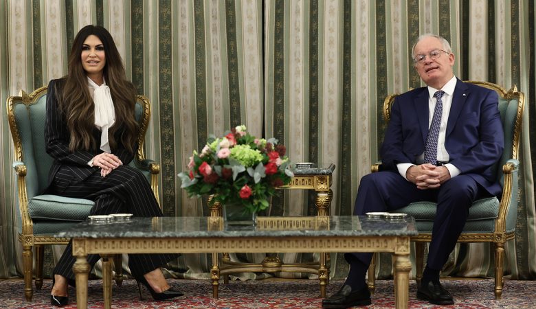 Η Κίμπερλι Γκίλφοϊλ υπέβαλε τα διαπιστευτήριά της στον Πρόεδρο της Δημοκρατίας – Δείτε φωτογραφίες