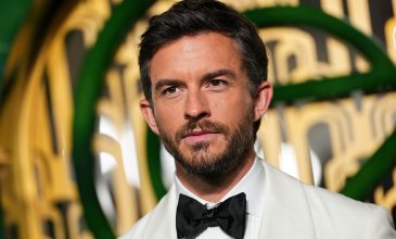 O Τζόναθαν Μπέιλι είναι ο πιο σέξι άνδρας για το 2025