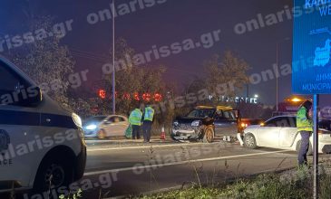 Μετωπική σύγκρουση οχημάτων στη Λάρισα – Τέσσερις τραυματίες