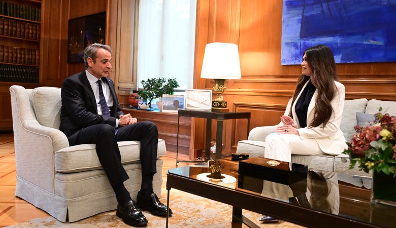 Στο Μέγαρο Μαξίμου η Κίμπερλι Γκίλφοϊλ για την πρώτη της συνάντηση με τον Κυριάκο Μητσοτάκη