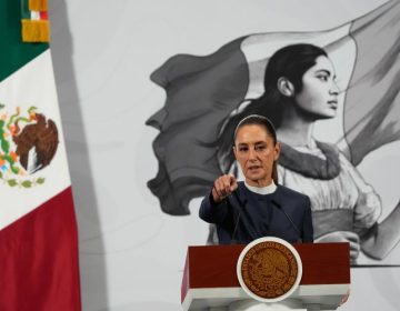 Η πρόεδρος του Μεξικού μηνύει άνδρα που την παρενόχλησε σεξουαλικά στον δρόμο – Φίλησε στο λαιμό την Σέινμπαουμ και προσπάθησε να της πιάσει το στήθος