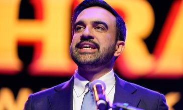 Ο δήμαρχος Νέας Υόρκης Μαμντάνι καταδικάζει τη στρατιωτική επίθεση των ΗΠΑ στη Βενεζουέλα