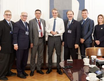 Συνάντηση του πρωθυπουργού με αντιπροσωπεία της ομογενειακής οργάνωσης AHEPA