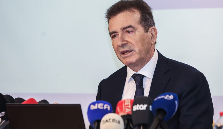 Μέτρα για την οπλοκατοχή ανακοίνωσε ο Χρυσοχοΐδης: «Δεν θα κάνουν κουμάντο στο νησί οι τοπικές μαφίες και οι νταήδες και ας το βάλουν καλά στο μυαλό τους»