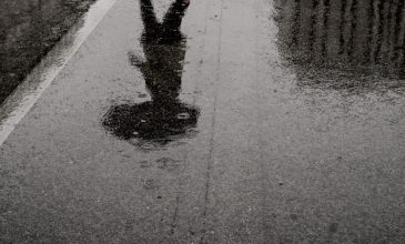 Καιρός: Συννεφιασμένη η Κυριακή 9/11 με τοπικές βροχές