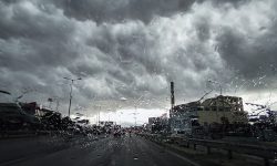 Στο έλεος της κακοκαιρίας η χώρα: «Άνοιξαν οι ουρανοί» στην Αττική, ισχυρές καταιγίδες σε πολλές περιοχές – Δείτε εικόνες