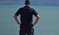 Αυτοκίνητο έπεσε στη θάλασσα στο λιμάνι του Πειραιά