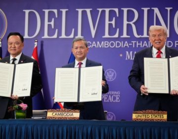 Η Ταϊλάνδη αναστέλλει τη συμφωνία εκεχειρίας με την Καμπότζη – Την έχει συνυπογράψει ο Τραμπ