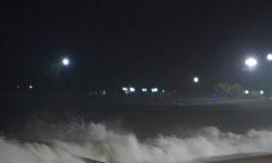 Θαύμα στο Βιετνάμ: Τρεις άνδρες διασώθηκαν έπειτα από 40 ώρες στην θάλασσα από τον τυφώνα Καλμάγκι