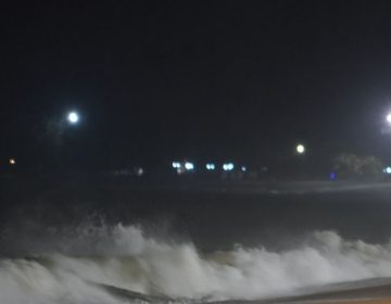 Θαύμα στο Βιετνάμ: Τρεις άνδρες διασώθηκαν έπειτα από 40 ώρες στην θάλασσα από τον τυφώνα Καλμάγκι