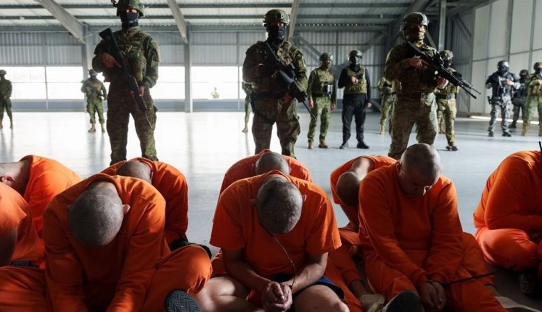 Ισημερινός: Περίπου 300 «επικίνδυνοι» κρατούμενοι μεταφέρθηκαν σε φυλακή υψίστης ασφαλείας