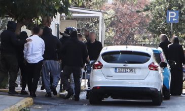 Στην Ευελπίδων ο παλαιοημερολογίτης ιερέας YouTuber και οι άλλοι επτά κατηγορούμενοι – Το εκκλησάκι επί της Λιοσίων είχε γίνει άντρο ναρκωτικών