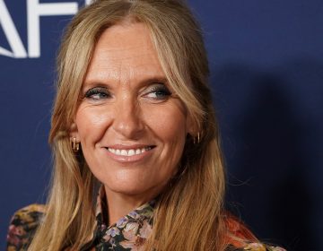 Η Τόνι Κολέτ και η Μίλι Άλκοκ πρωταγωνίστριες στο θρίλερ επιβίωσης «Hot Mother»