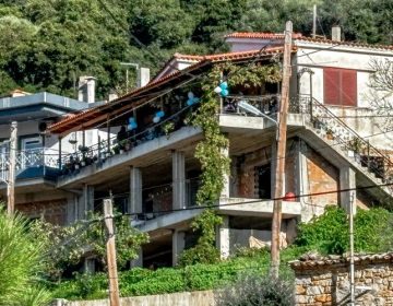 Τραγωδία στην Αχαΐα με τρίχρονο αγόρι: Αφέθηκε ελεύθερος ο 25χρονος θείος που κατηγορείται για ανθρωποκτονία από αμέλεια