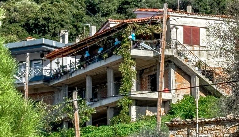 Τραγωδία στην Αχαΐα με τρίχρονο αγόρι: Αφέθηκε ελεύθερος ο 25χρονος θείος που κατηγορείται για ανθρωποκτονία από αμέλεια