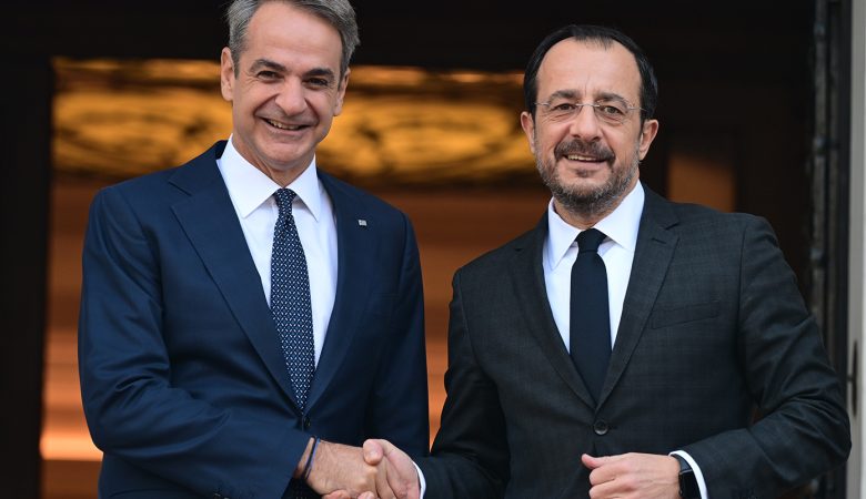 Μητσοτάκης σε Χριστοδουλίδη: Είναι πολύ σημαντικό να συντονίζουμε το κυβερνητικό μας έργο