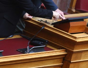 Βουλή: Άρχισε η εφαρμογή του «χρονο-κόφτη» στις ομιλίες της ολομέλειας