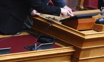 Βουλή: Άρχισε η εφαρμογή του «χρονο-κόφτη» στις ομιλίες της ολομέλειας