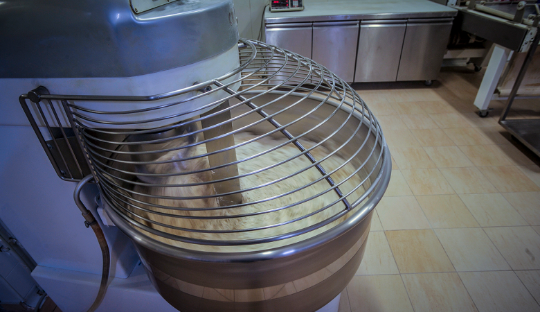 Τραγικός θάνατος 49χρονης στο Δαμάσι Λάρισας – Εγκλωβίστηκε σε μηχάνημα του φούρνου που εργαζόταν